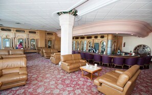 3 bars/lounges, poolside bar