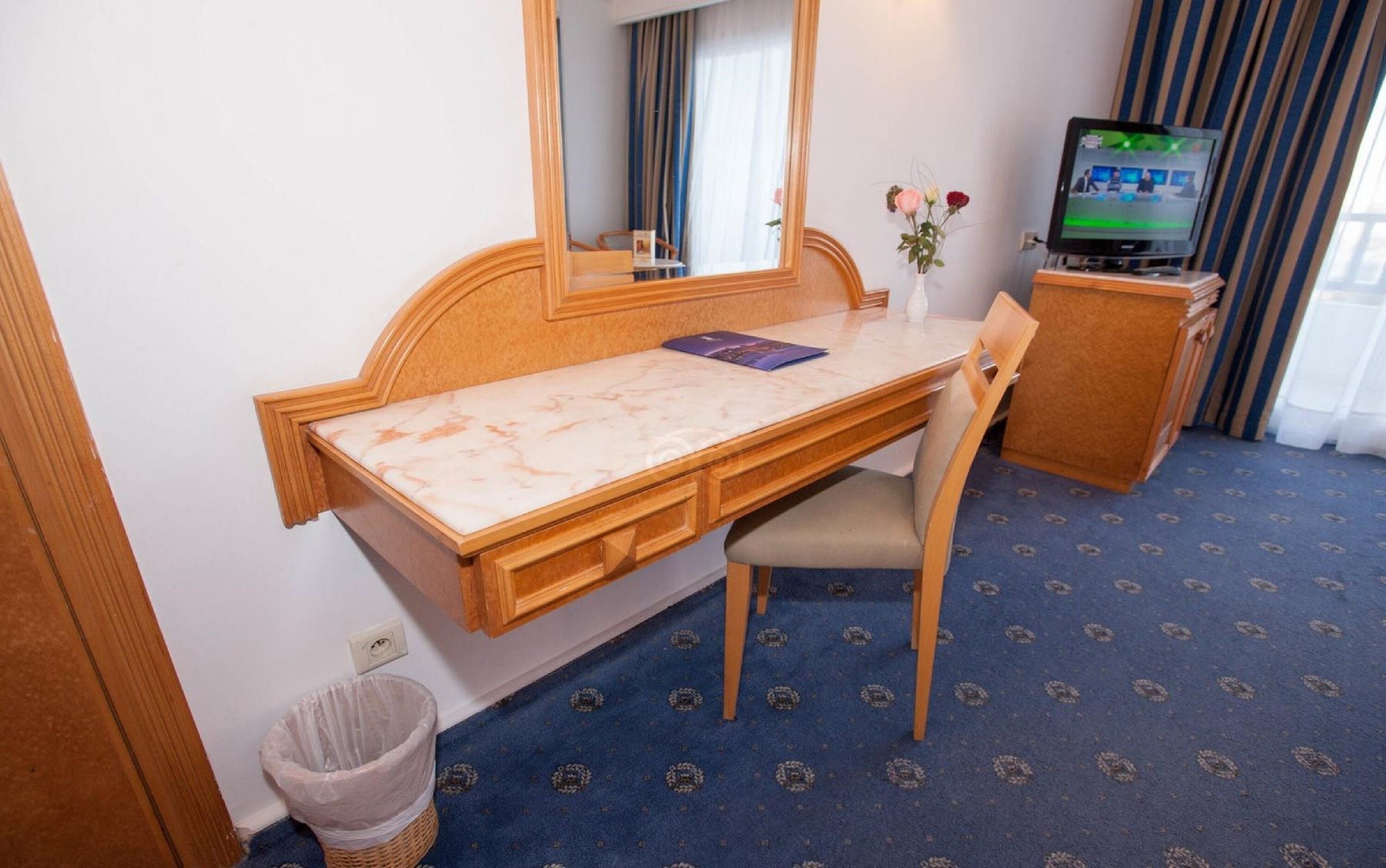 in-room safe, desk, blackout curtains, bed sheets