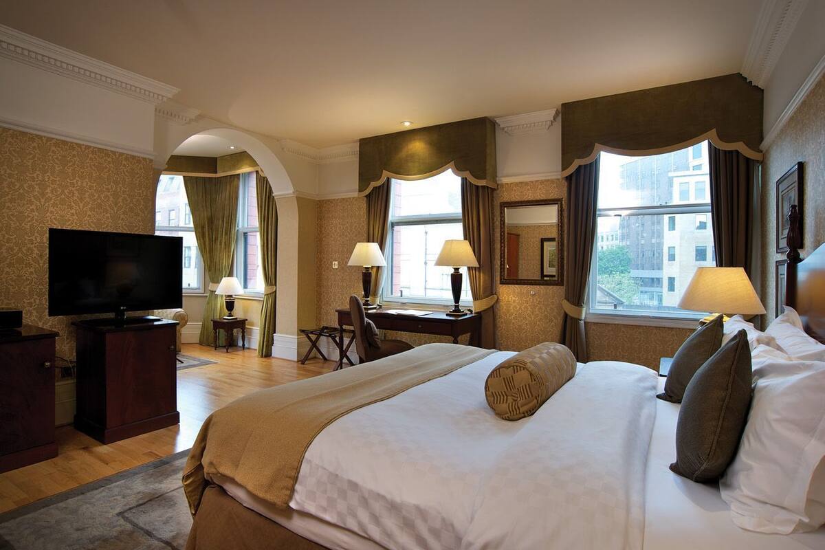 standard room | egyptian cotton sheets, premium bedding, down duvets, minibar