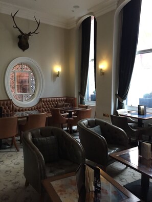 Bar (on property) - Quebecs (Leeds)