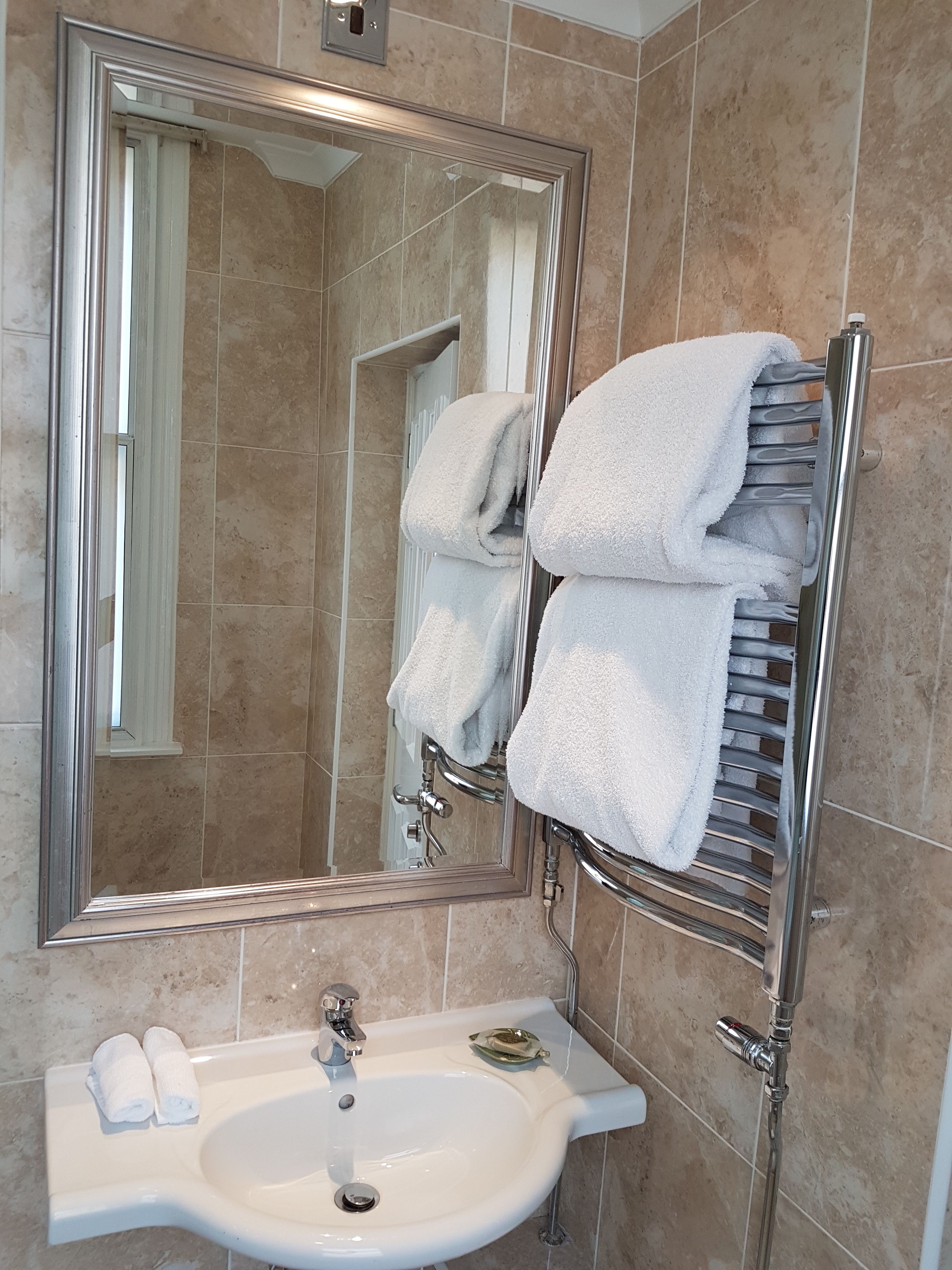 standard room | bathroom sink