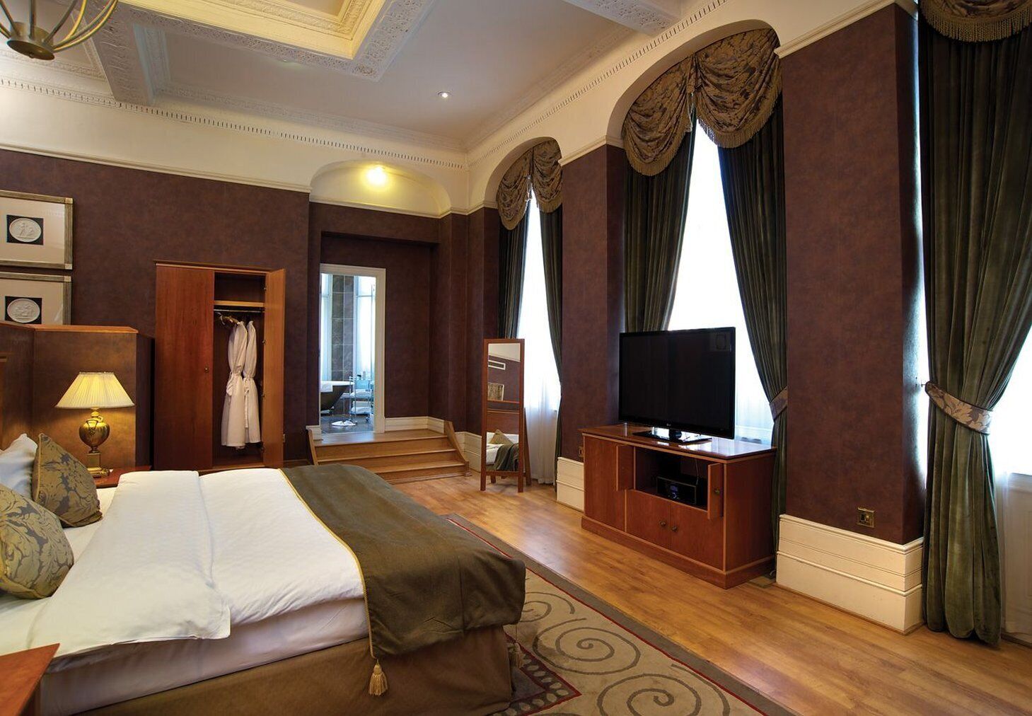 egyptian cotton sheets, premium bedding, down duvets, minibar