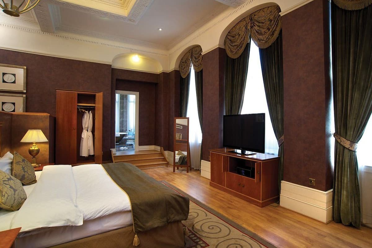 egyptian cotton sheets, premium bedding, down duvets, minibar