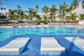 2 piscinas al aire libre, sombrillas, tumbonas