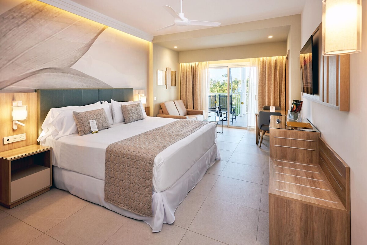 1 habitación y artículos del minibar gratis