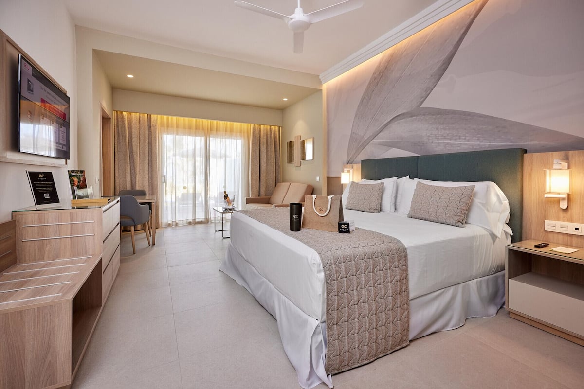 1 bedroom, minibar (free items), in-room safe, laptop workspace