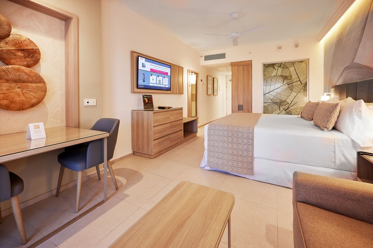 1 bedroom, free minibar, in-room safe, laptop workspace