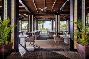 6 restaurants, serveren ontbijt, lunch, diner, Japanse gerechten