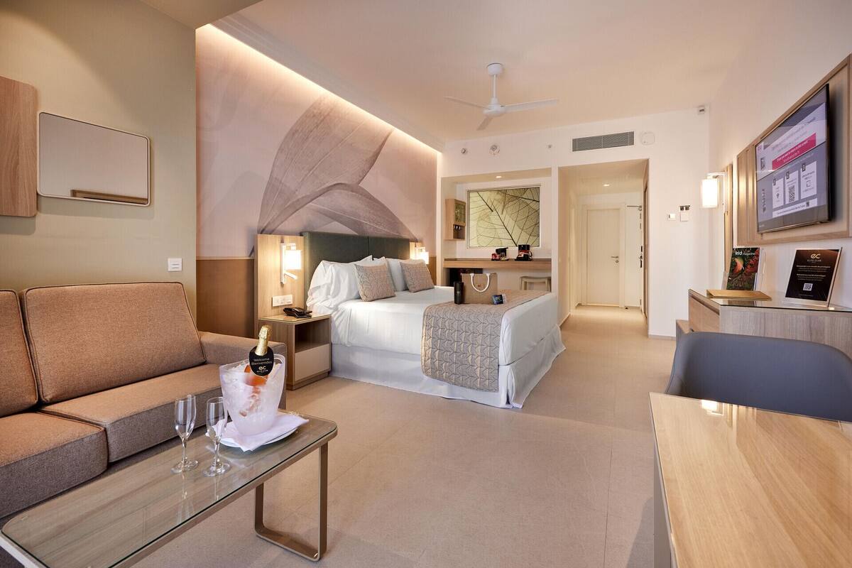 1 bedroom, minibar (free items), in-room safe, laptop workspace