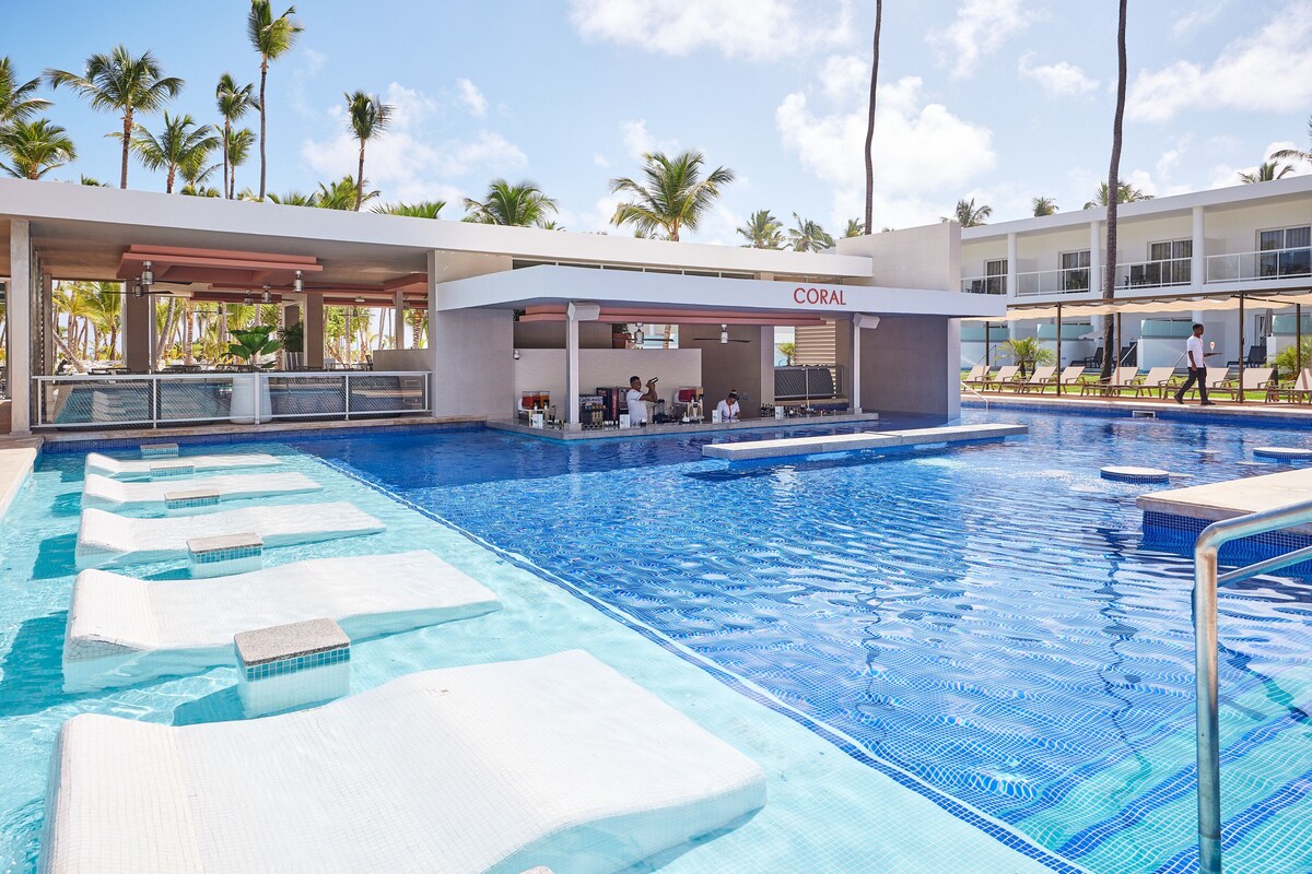 7 bars/lounges, swim-up bar