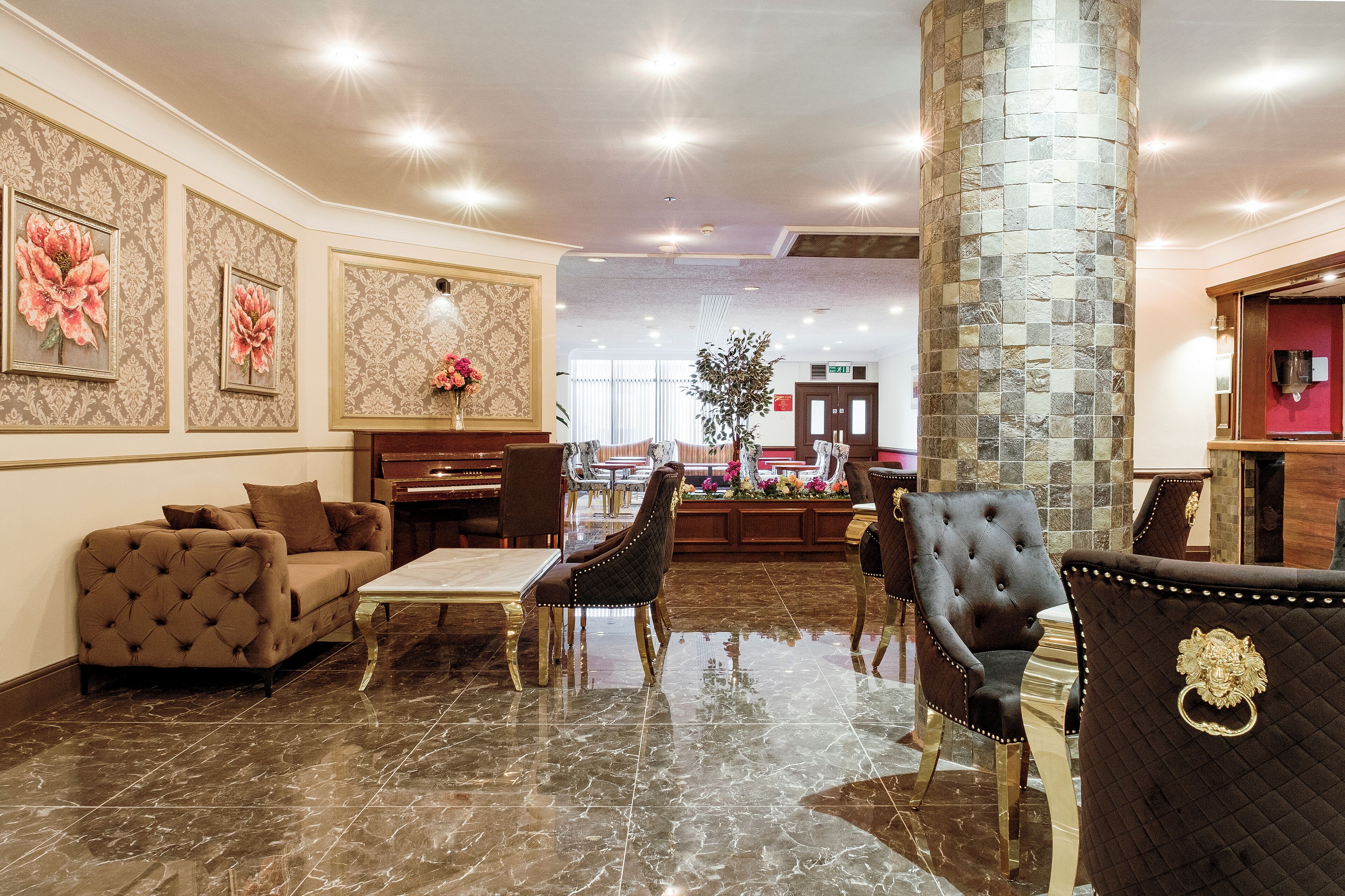 Lobby-lounge