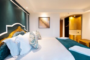 Kamar Double Eksekutif | Tirai kedap cahaya, setrika/meja setrika, dan tempat tidur bayi gratis