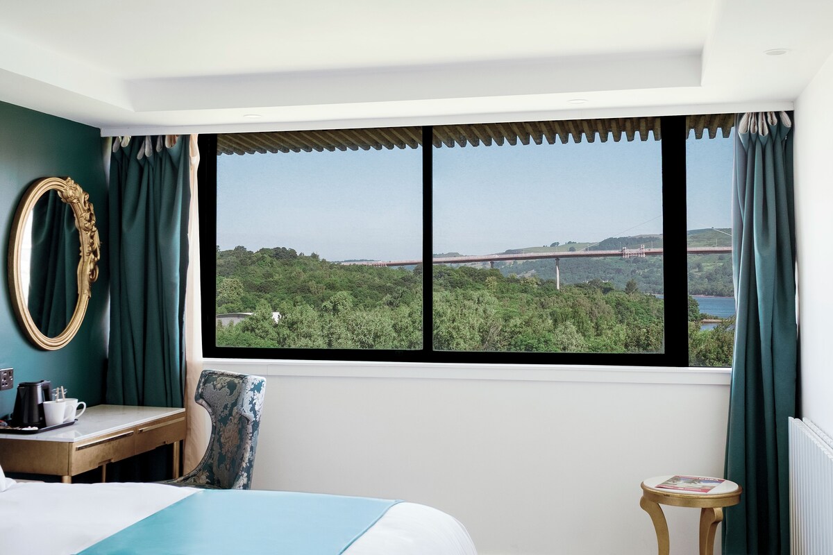 Suite | Blendingsgardiner, strykejern/-brett, wi-fi (inkludert) og sengetøy