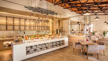 2 restaurants, dinner served