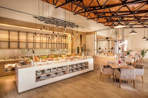 2 restaurants, dinner served - JA Hatta Fort Hotel (Hatta)