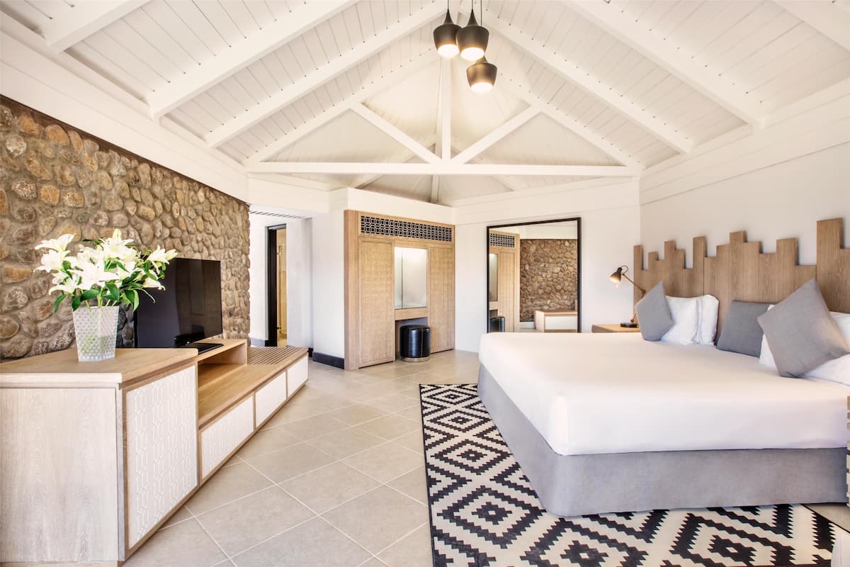 family room, balcony, mountain view (deluxe) | premium bedding, down duvets, minibar, in-room safe