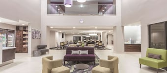La Quinta Inn & Suites by Wyndham Columbus North