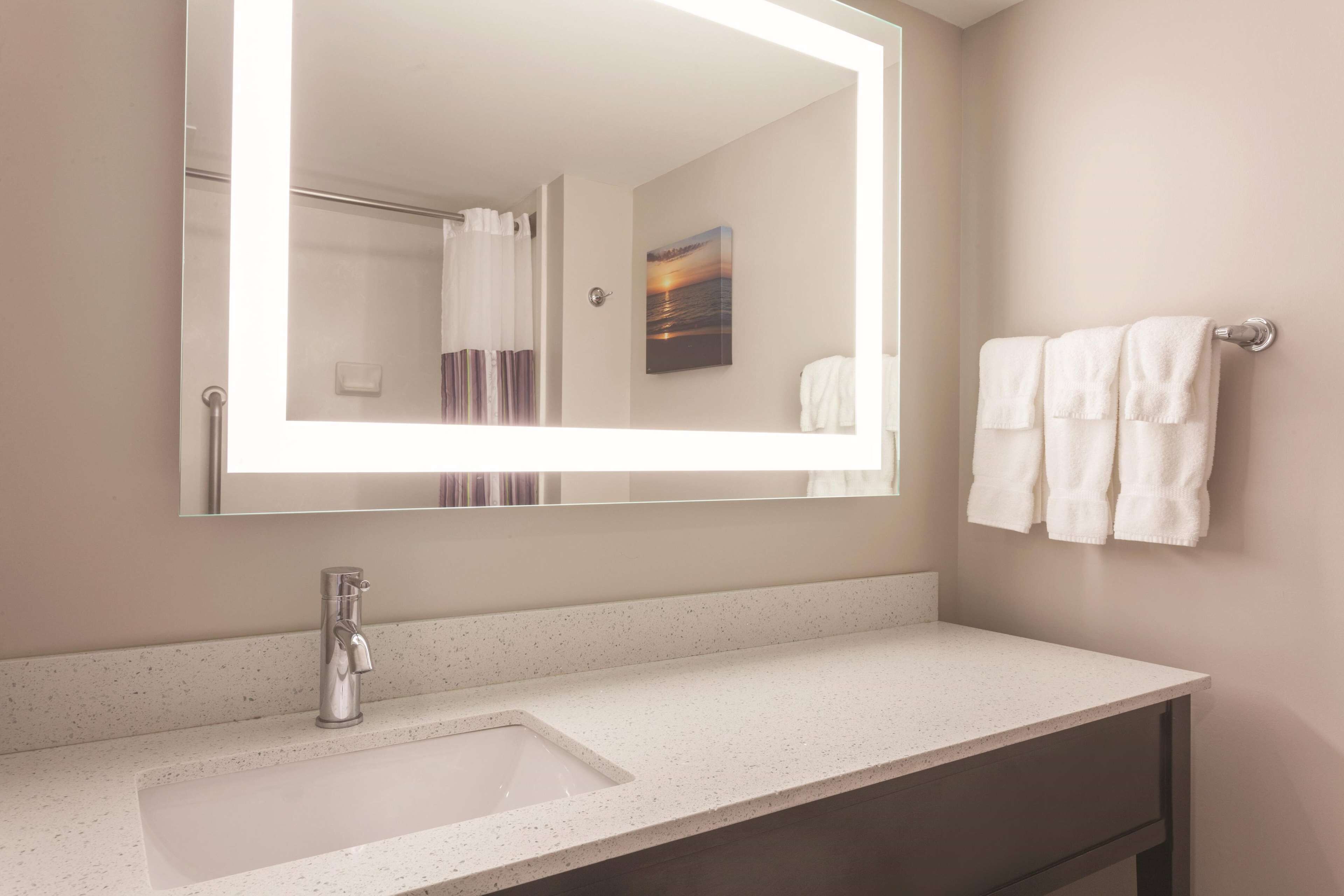 deluxe room, 2 queen beds, non smoking | bathroom | combined shower/bathtub, free toiletries, hair dryer, towels