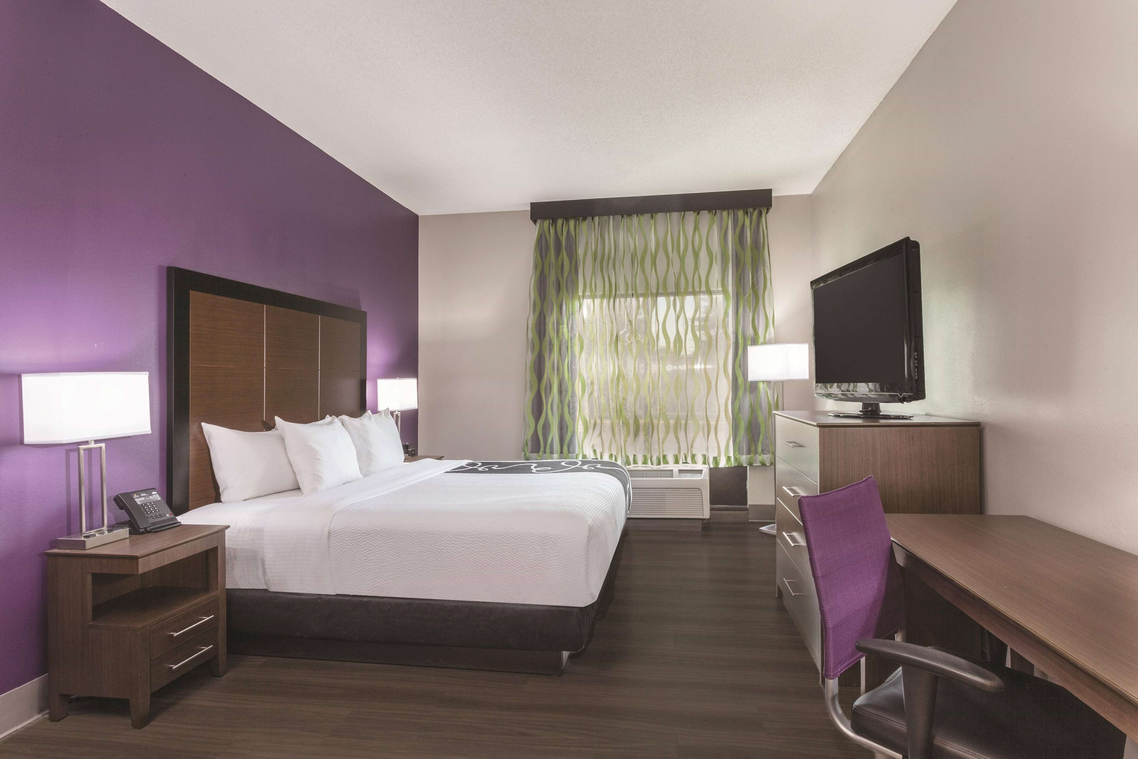 room, 1 king bed, accessible, non smoking (mobility accessible) | premium bedding, desk, blackout curtains, iron/ironing board