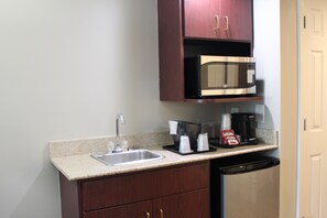 Suite, 1 chambre, non-fumeur (1 King Bed) | Mini-réfrigérateur