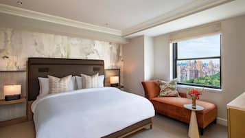 Dundyner, memory foam-senger, minibar og safe på rommet