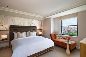 Down comforters, memory foam beds, minibar, in-room safe - JW Marriott Essex House New York (New York)
