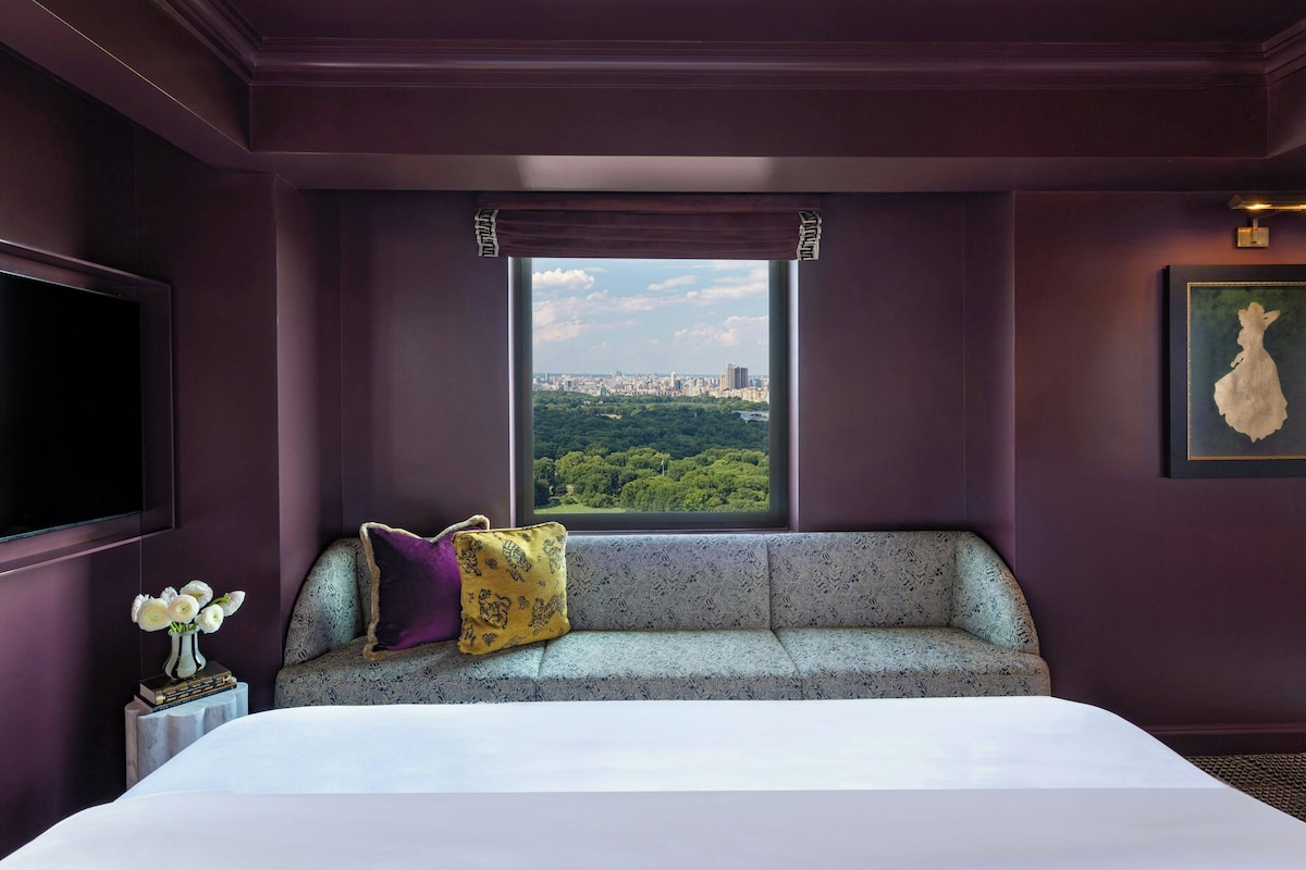 Executive suite, 2 slaapkamers | Donzen dekbedden, bedden met traagschuimmatras, een minibar