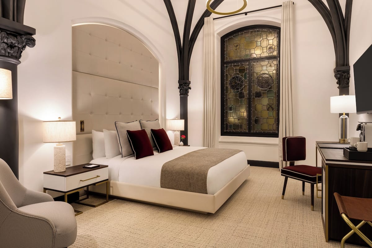 Alchemy Suite | Down comforters, in-room safe, desk, laptop workspace