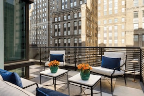 Deluxe Room, 1 Queen Bed, Terrace