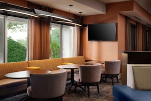 Free daily continental breakfast - Springhill Suites By Marriott Metro Center (Nashville)
