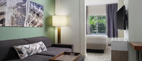 Bureau, fer et planche Ă repasser, accĂšs au Wi-Fi (inclus)