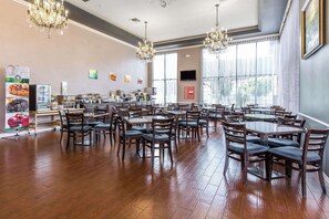 Tägliches inbegriffenes Frühstücksbuffet