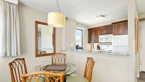 Room, 1 Queen Bed with Sofa bed, Corner | Private kitchen | Coffee/tea maker, fridge, microwave, oven