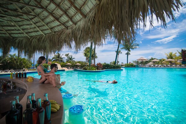 Bar en bord de piscine