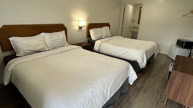 Bed sheets - Lake View Inn (Lake George)