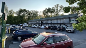 Property grounds - Lake View Inn (Lake George)