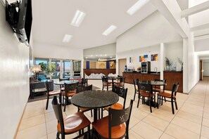 Free continental breakfast 