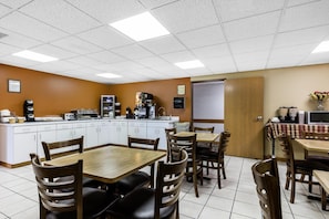 Breakfast area - Econo Lodge Inn & Suites Dickson (Dickson)