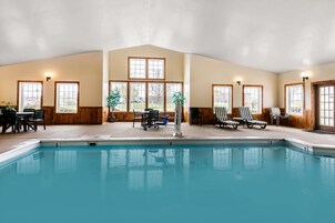 Una piscina cubierta