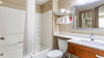 Combined shower/bathtub, hair dryer, towels