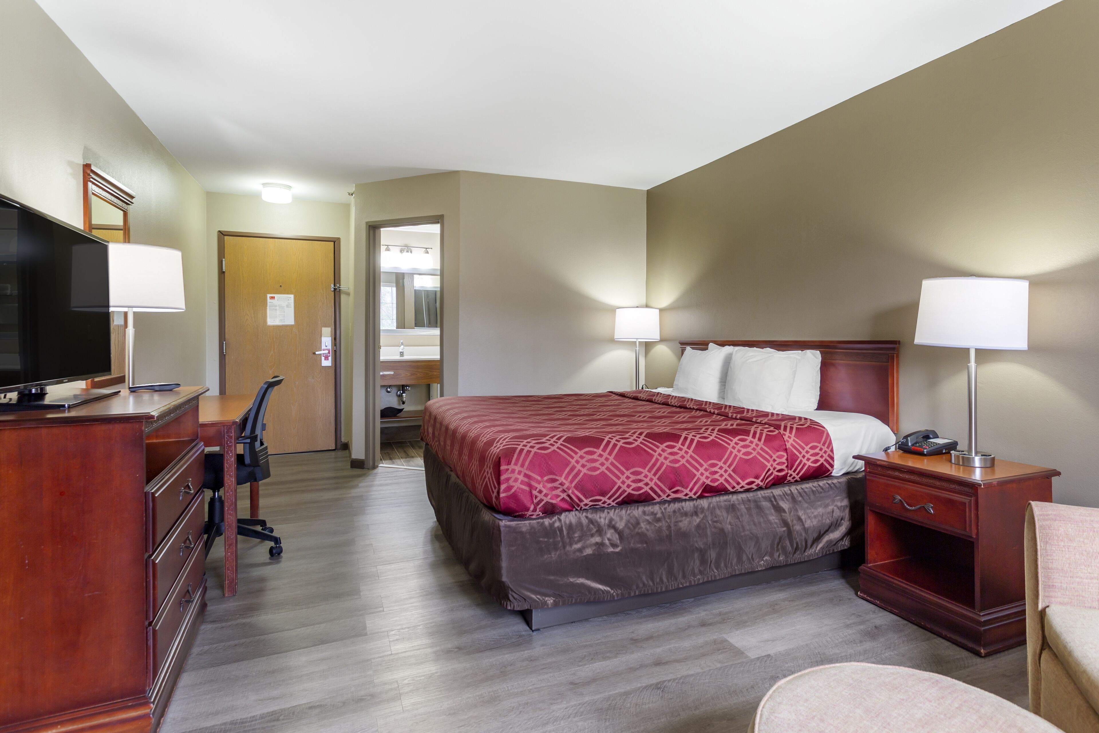 room, 1 king bed, non smoking | desk, iron/ironing board, free wifi, bed sheets