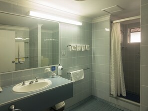 套房 | 浴室 | 免費盥洗用品、吹風機、毛巾