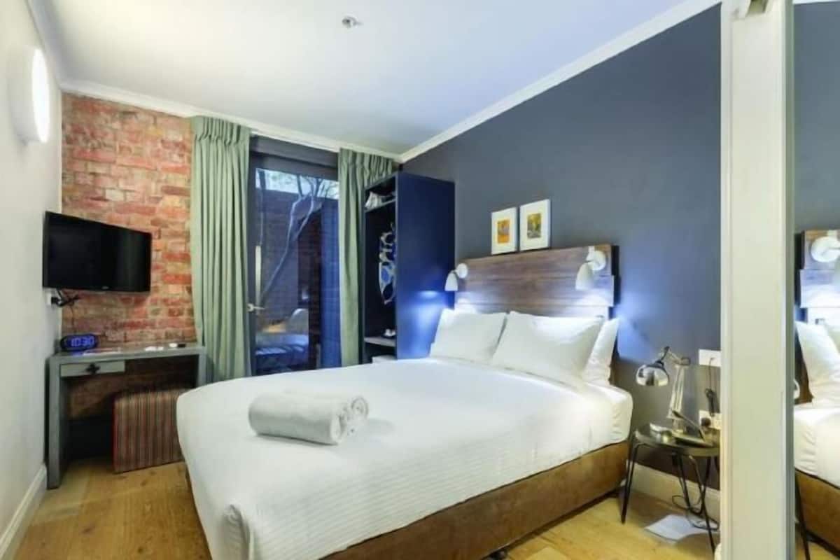 1 bedroom, individually decorated, individually furnished, soundproofing