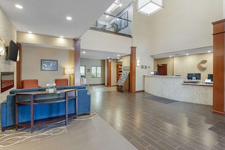 Lobby. Comfort Suites West Indianapolis - Brownsburg