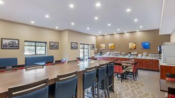 Free on-the-go breakfast on weekends