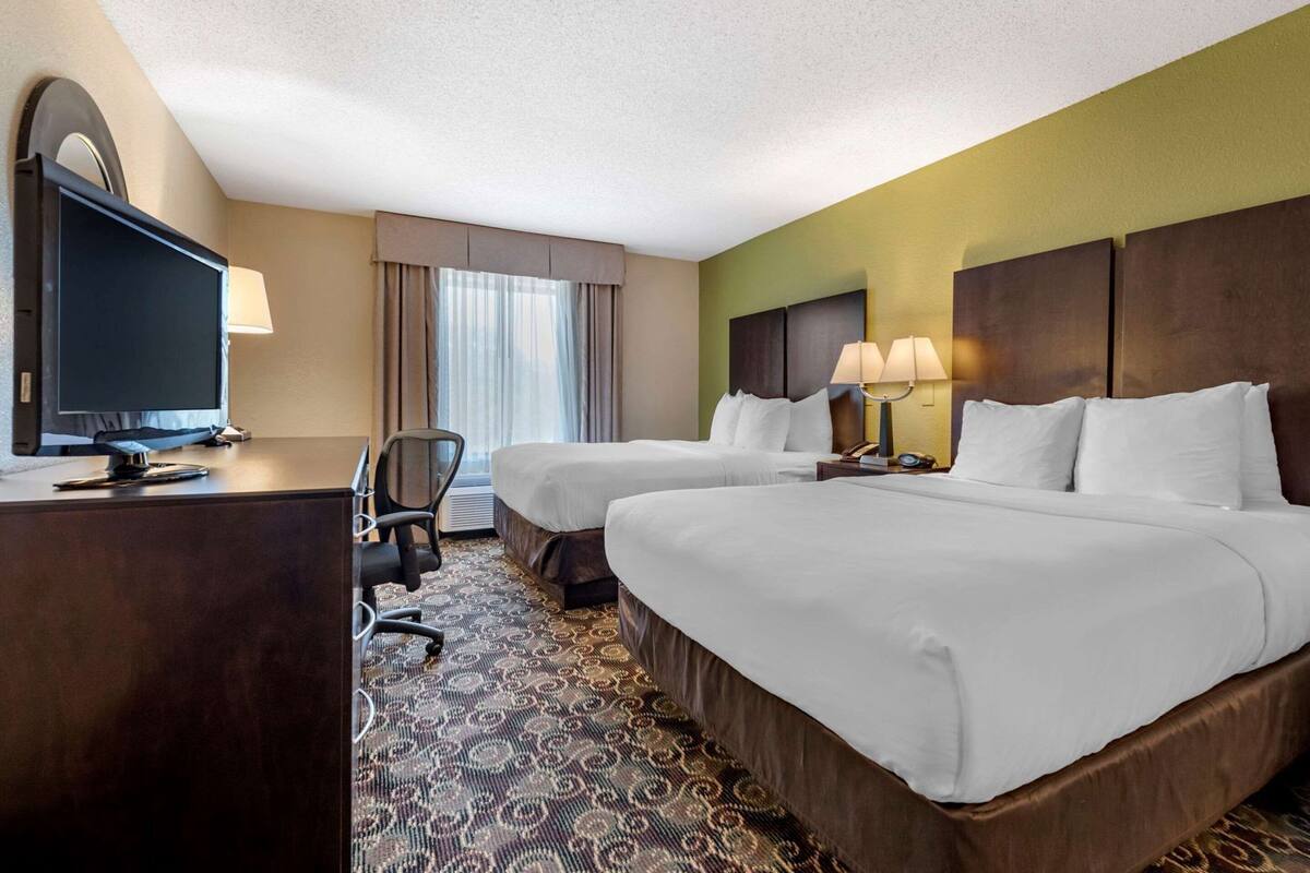 In-room safe, desk, soundproofing, iron/ironing board