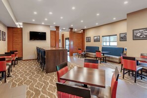 Free on-the-go breakfast on weekends - Comfort Suites West Indianapolis - Brownsburg (Brownsburg)