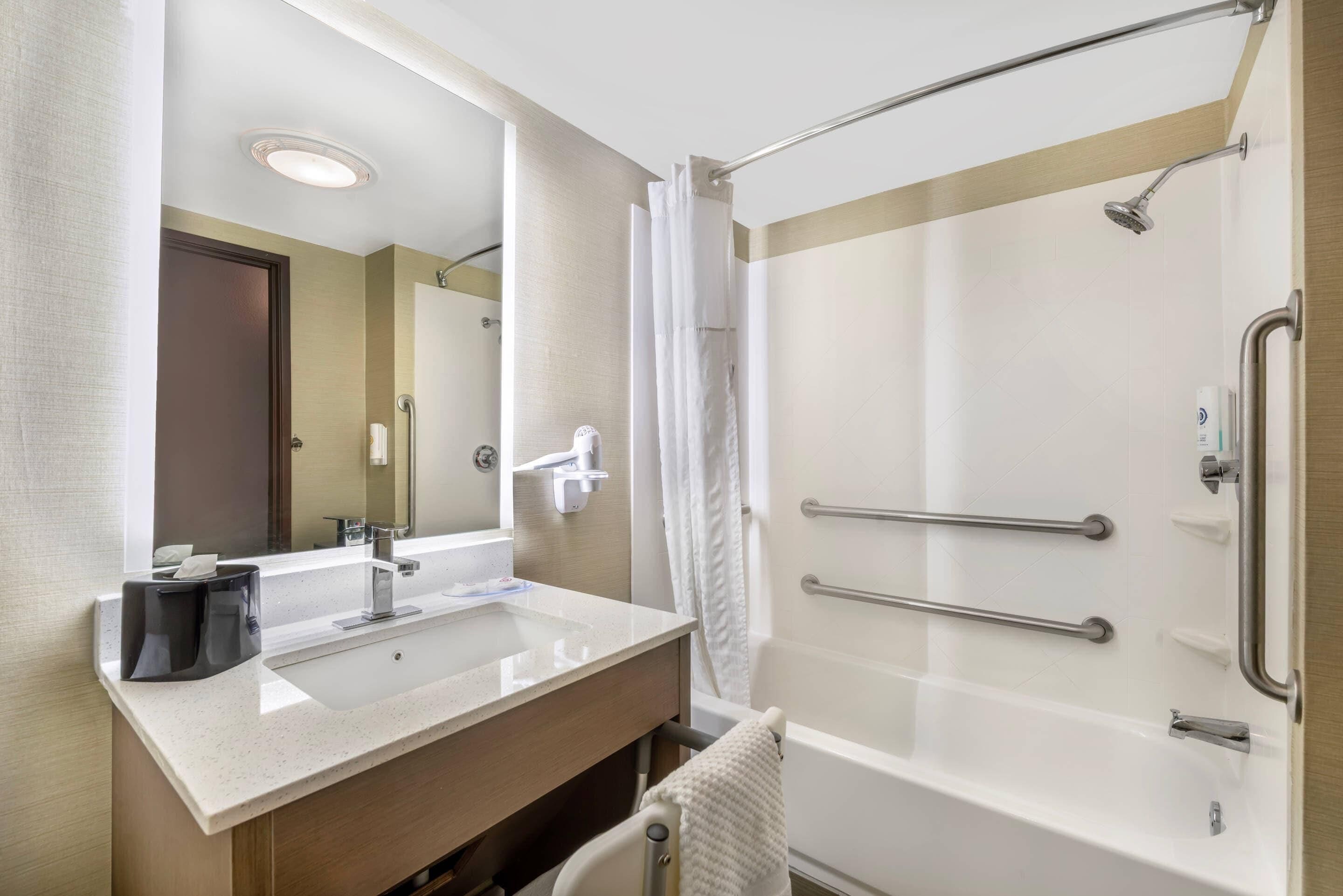 Room, 1 Queen Bed, Accessible, Non Smoking (Accessible Tub) | 1 bedroom, desk, laptop workspace, blackout drapes