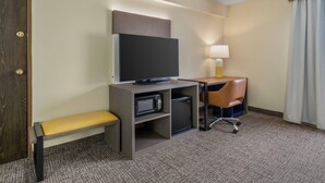 Room - Comfort Inn & Suites Butler (Butler)