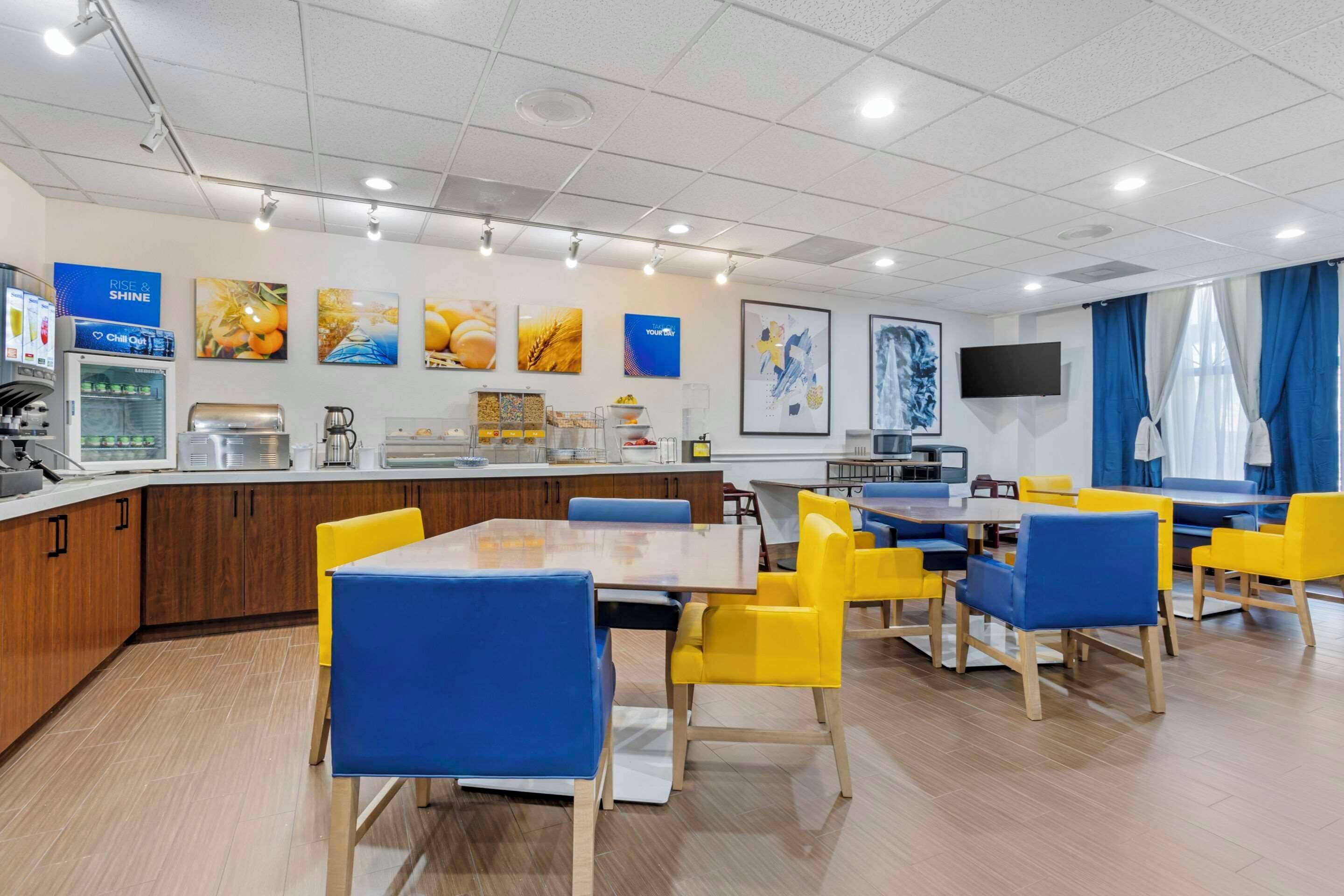 Free buffet breakfast 